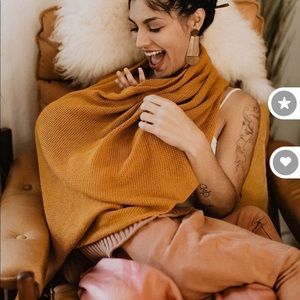 Cocoon by Amma in Honey- OS like new condition, nursing cover